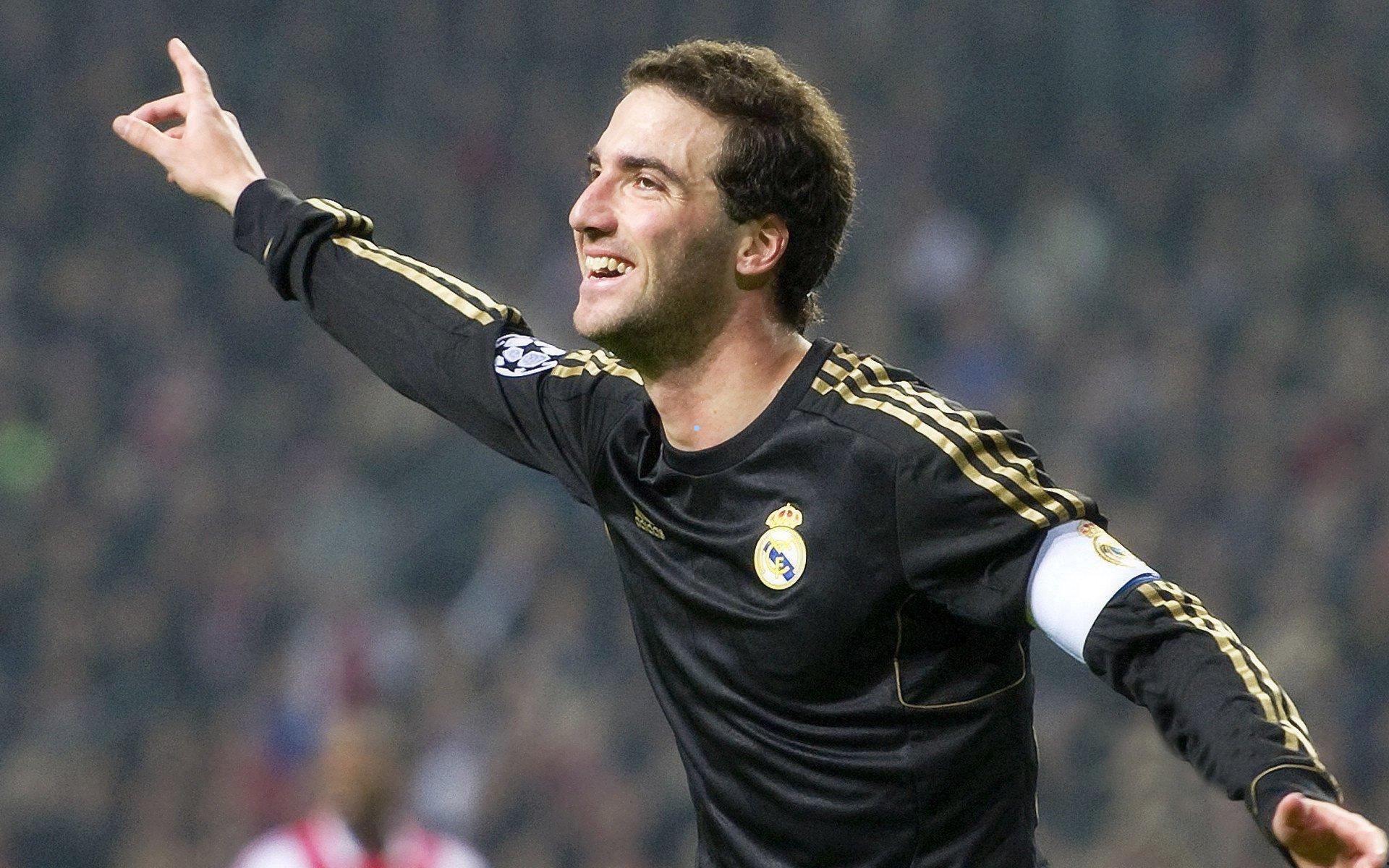 星辰与暗涌,姆巴佩空降伯纳乌,光环下的战术迷阵与更衣室考验