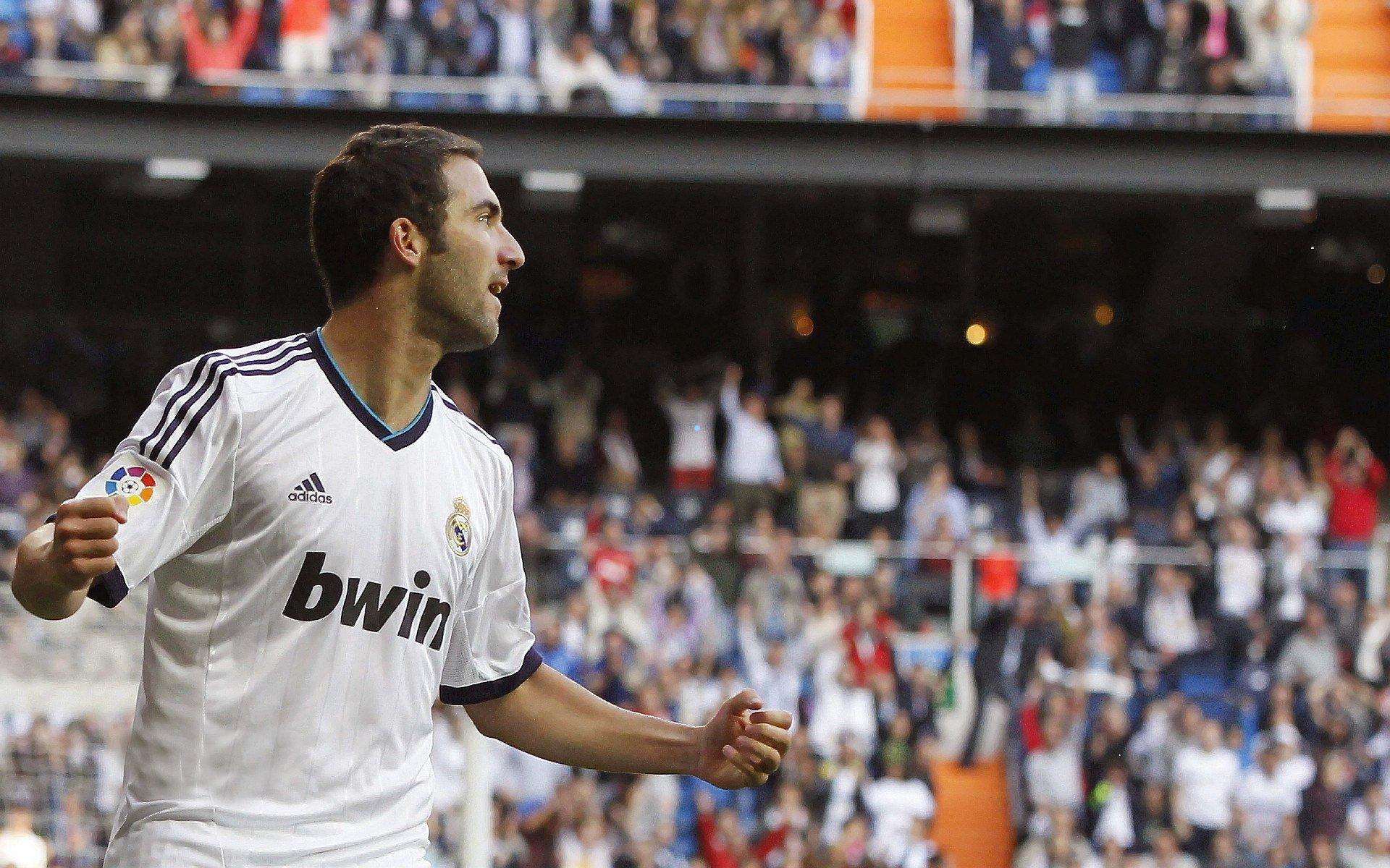 开云品牌：拉菲尼亚双响定乾坤 加泰巨人逆转银河战舰登顶西班牙超级杯